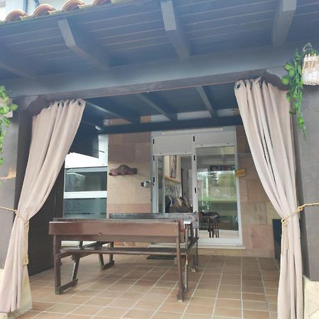 Chalet Bajo Con Jardin, Patio, Cenador Y Barbacoa. Viveda 外观 照片
