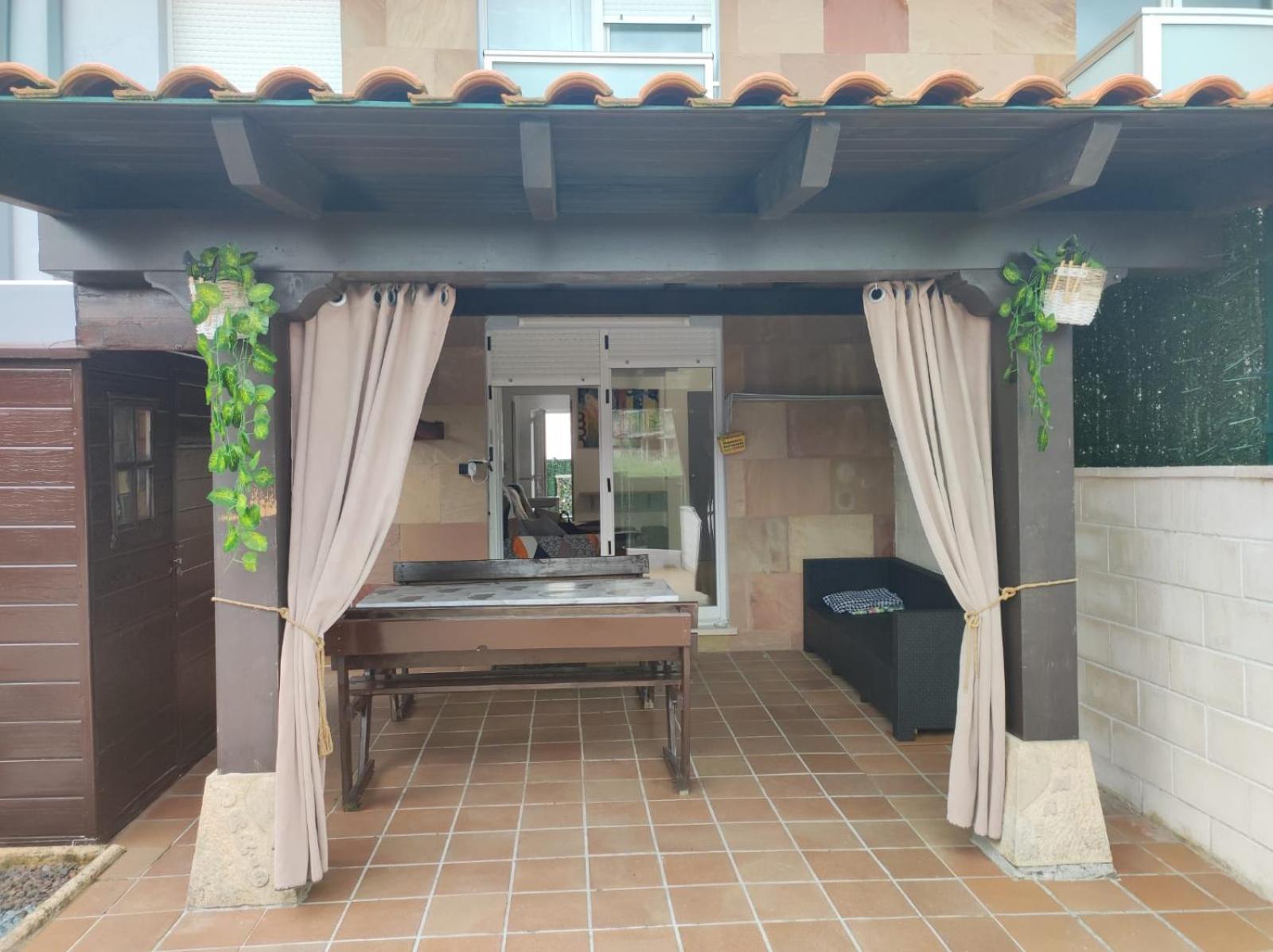 Chalet Bajo Con Jardin, Patio, Cenador Y Barbacoa. Viveda 外观 照片