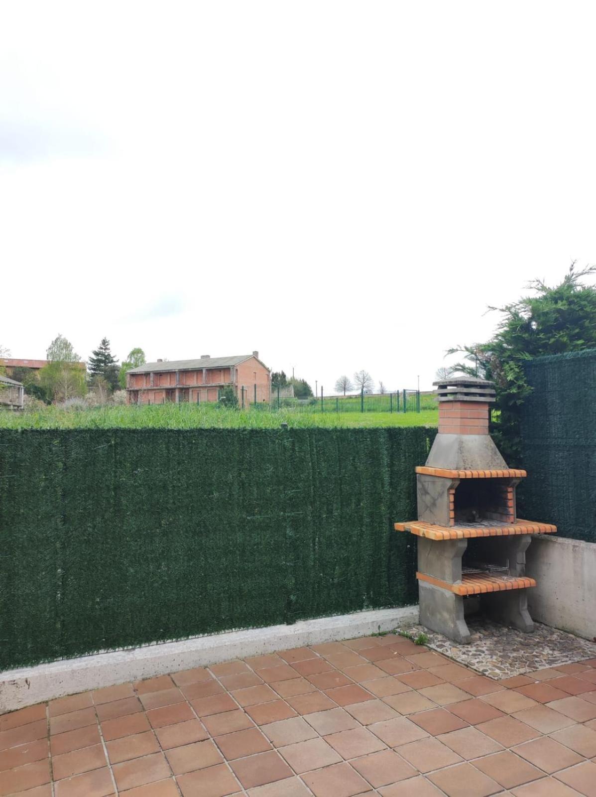 Chalet Bajo Con Jardin, Patio, Cenador Y Barbacoa. Viveda 外观 照片